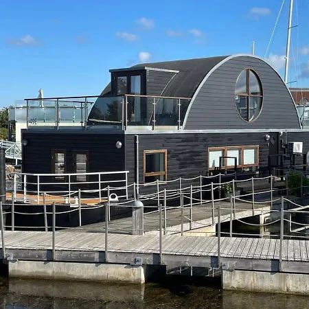 5-star Houseboat Of 125 M2 With Its Own Bathing Jetty Villa
