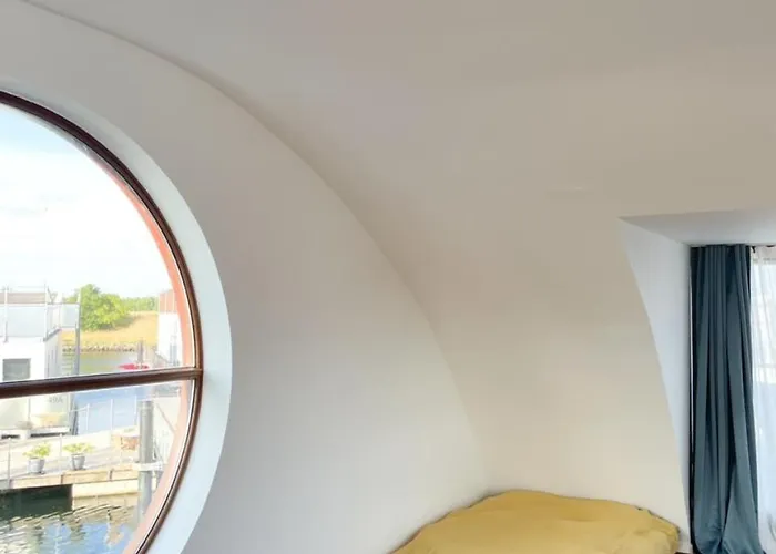 5-star Houseboat Of 125 M2 With Its Own Bathing Jetty